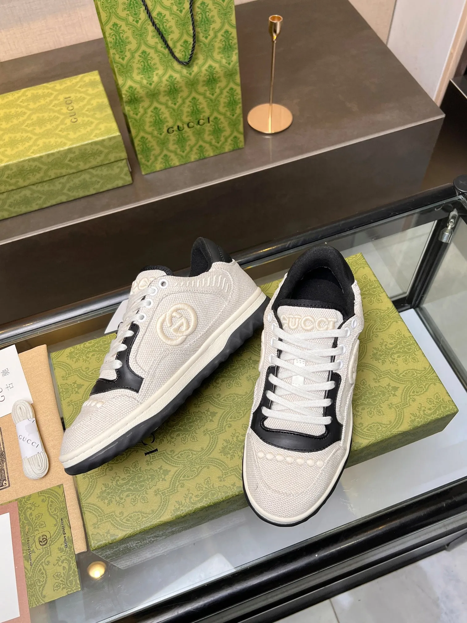 👟👟Ex-factory price 520👟👟 Top version, full styling effect, instant sales of the common practice of soft treading in the market, 💣💣💣Gucci2023 early spring Gucci G home latest hot style MAC80 sports shoes couple style casual retro distressed dirty shoes small dirty shoes small white shoes🌸🌸🌸 original purchase and development Production Gucci MAC80 new hot-selling series. The exquisite and compact interlocking double G logo romantically interprets the aesthetic concept of this series. Made of off-white leather, ▪️Material: original customized imported first-layer cowhide ▪️Inner lining: original customized imported breathable mesh ▪️Outsole: original molded two-color TPU outsole ▪️Sole thickness: 3CM ▪️Size: women's 35-40 / men's 39-45